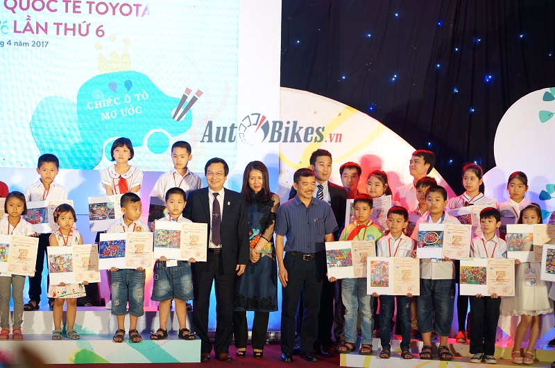 Toyota khuyến khích trẻ vẽ ô tô của tương lai