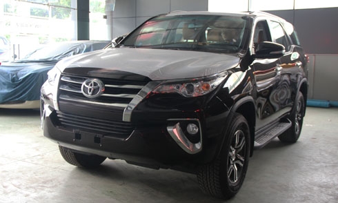 toyota fortuner 2017 ban trung dong xuat hien o viet nam