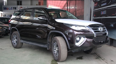 toyota fortuner 2017 ban trung dong xuat hien o viet nam