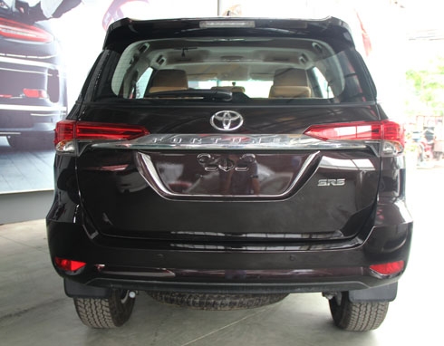 toyota fortuner 2017 ban trung dong xuat hien o viet nam