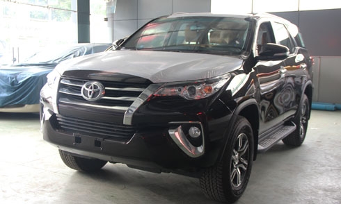 toyota fortuner 2017 ban trung dong xuat hien o viet nam