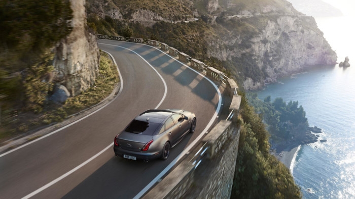 sieu sedan jaguar xjr575 doi thu canh tranh cua amg s63