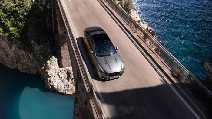 sieu sedan jaguar xjr575 doi thu canh tranh cua amg s63