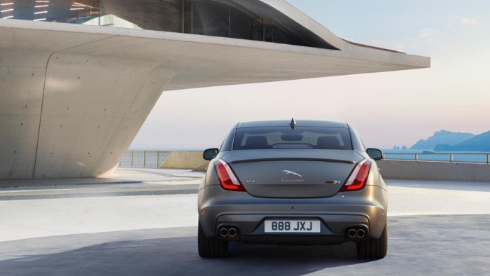 sieu sedan jaguar xjr575 doi thu canh tranh cua amg s63