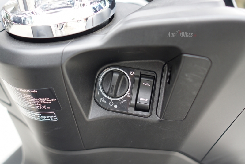 So sánh Honda PCX 2018 và PCX 2017 so sanh honda pcx 2018 va pcx 2017