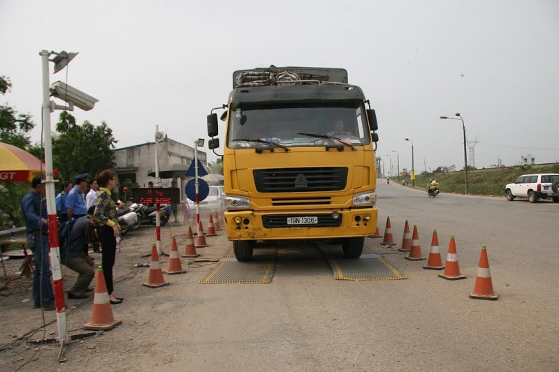 o to cho qua tai trong truc bi phat toi 16 trieu dong