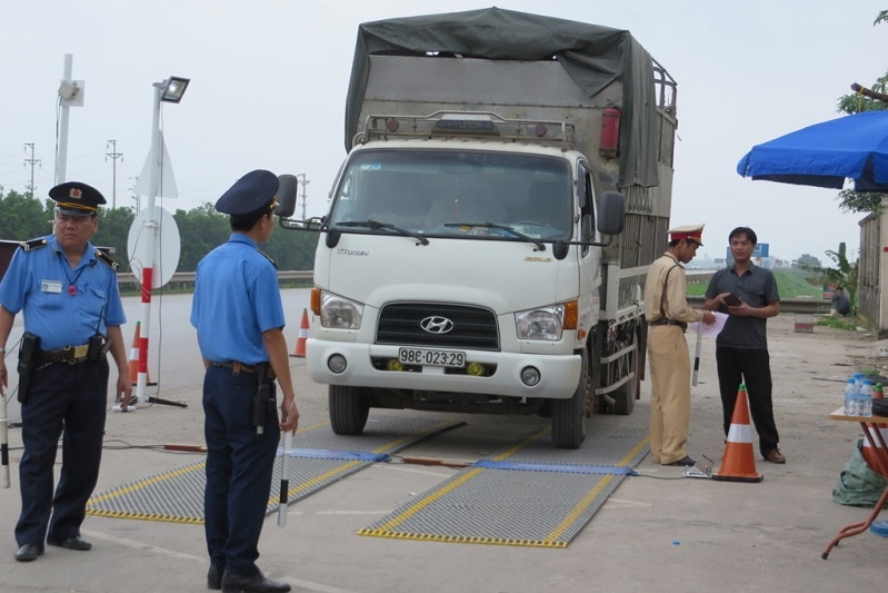 o to cho qua tai trong truc bi phat toi 16 trieu dong