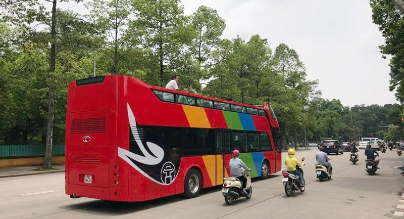 xe buyt 2 tang noi bat tren cac tuyen pho ha noi