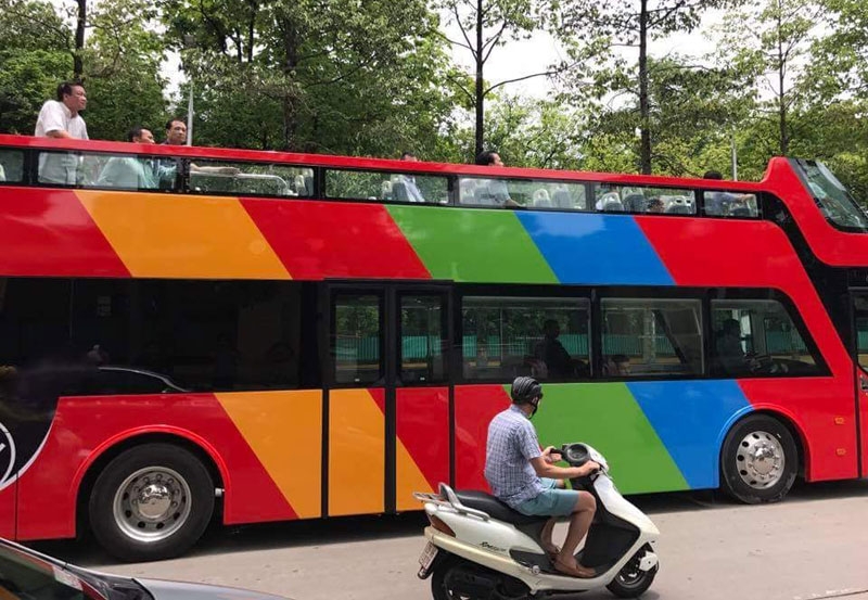 xe buyt 2 tang noi bat tren cac tuyen pho ha noi