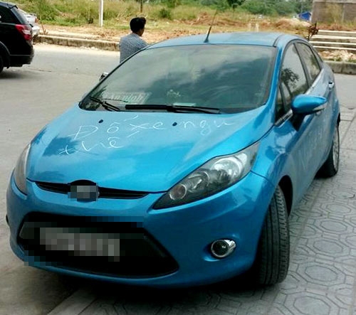 nhung hinh anh dan mat hai huoc khi o to do sai