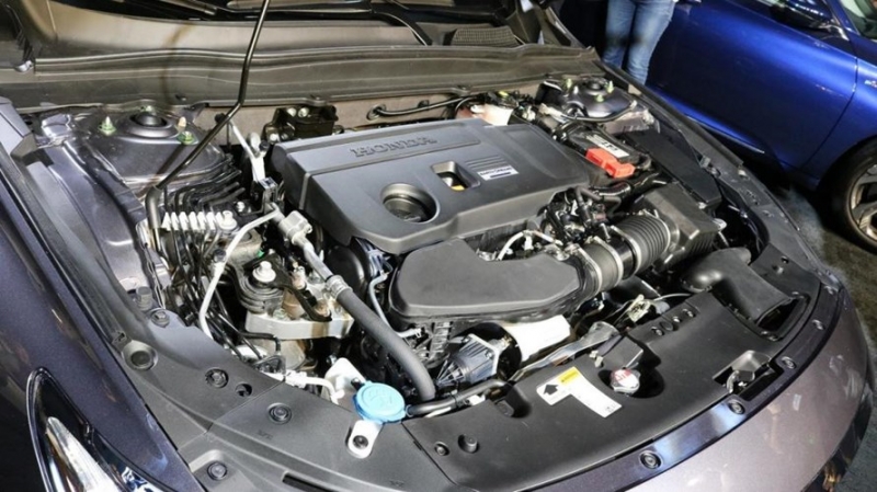 honda accord 2018 trinh lang doi dau toyota camry 2018