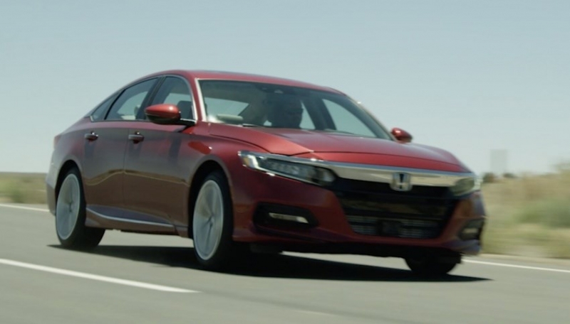 honda accord 2018 trinh lang doi dau toyota camry 2018