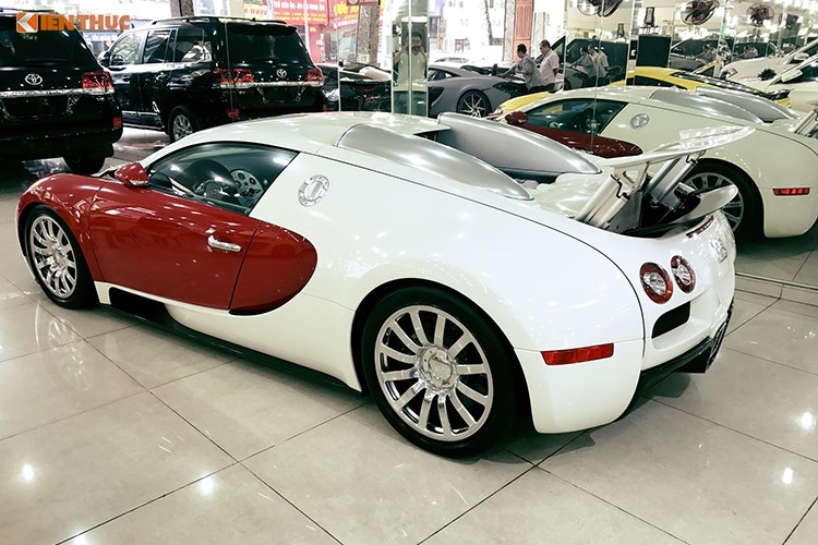 bugatti 50 ty cung hang loat sieu xe tai showroom sai gon