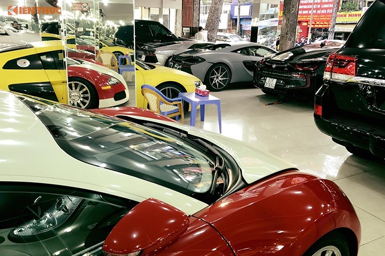 bugatti 50 ty cung hang loat sieu xe tai showroom sai gon