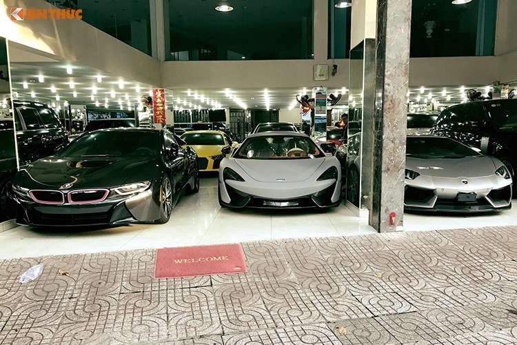 bugatti 50 ty cung hang loat sieu xe tai showroom sai gon