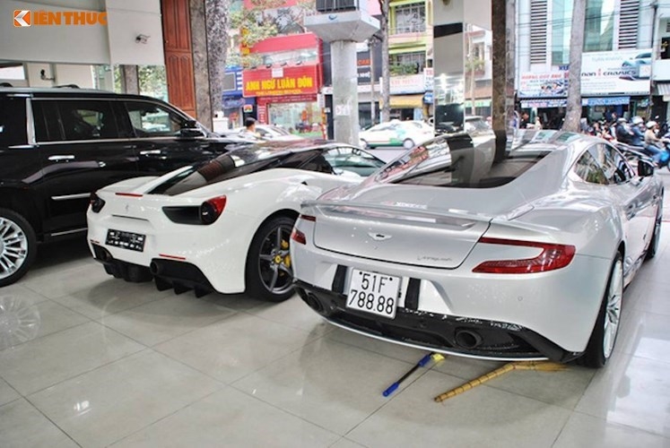 bugatti 50 ty cung hang loat sieu xe tai showroom sai gon