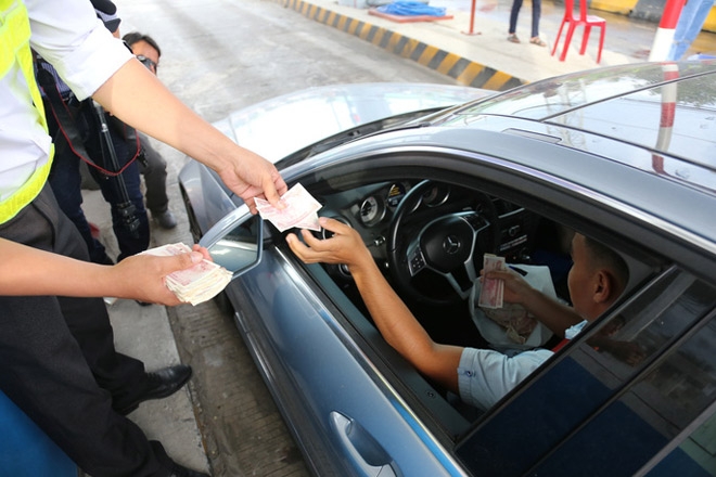 tai xe chieu tro tram bot cai lay xem xet giam phi