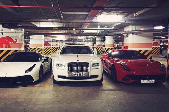 rolls royce va ferrari 40 ty cua dai gia ha thanh