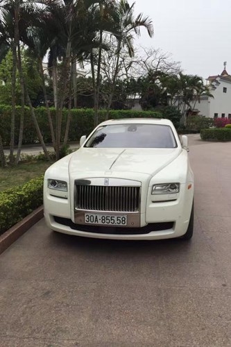 rolls royce va ferrari 40 ty cua dai gia ha thanh