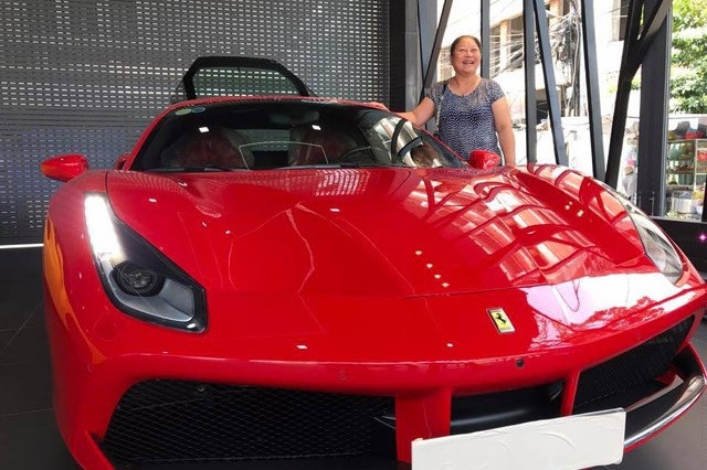 ca si tuan hung so huu sieu xe ferrari 16 ty dong