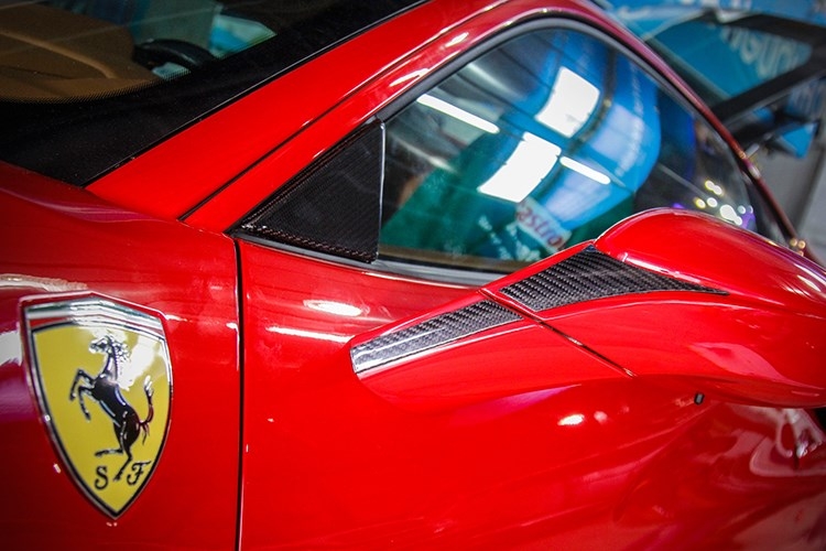 ca si tuan hung so huu sieu xe ferrari 16 ty dong