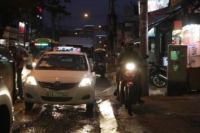 khong bat den xe bi phat toi 800 nghin dong