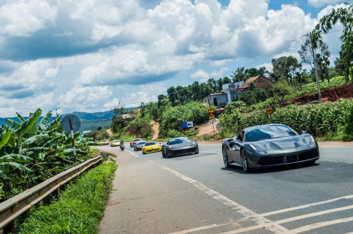 can canh doan sieu xe di chuyen tu da nang vao sai gon