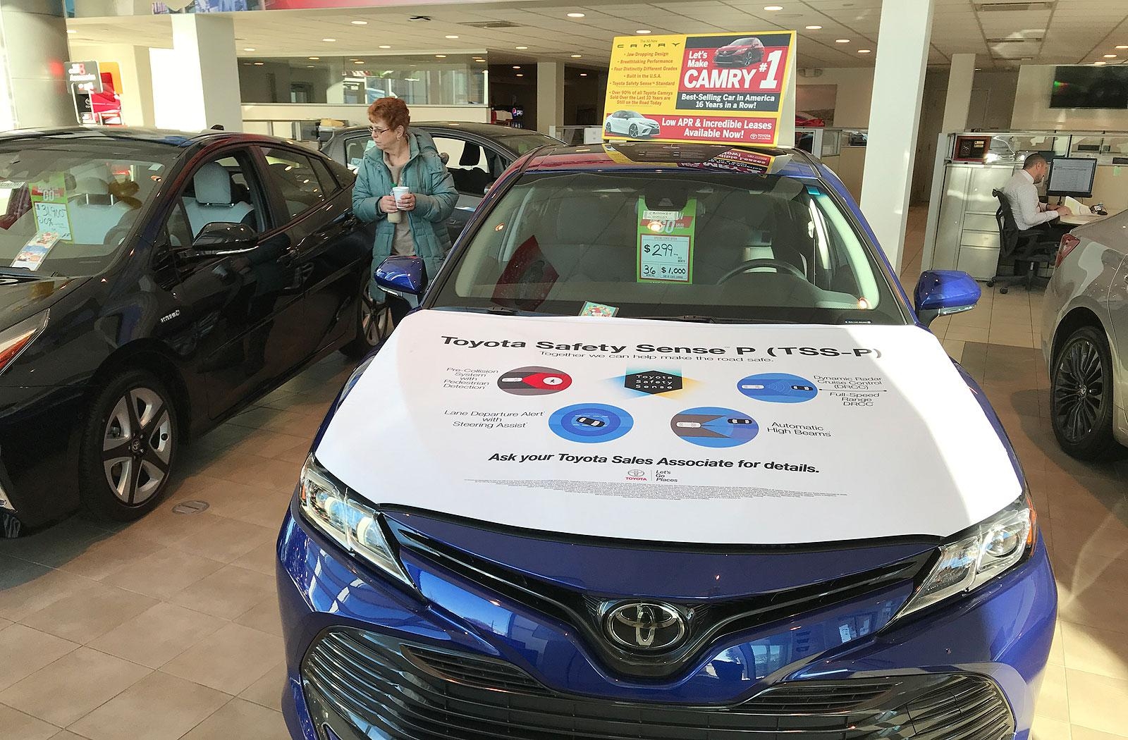 Vì sao người Mỹ 'phát cuồng' với Toyota Camry suốt 15 năm? vi sao nguoi my phat cuong voi toyota camry suot 15 nam