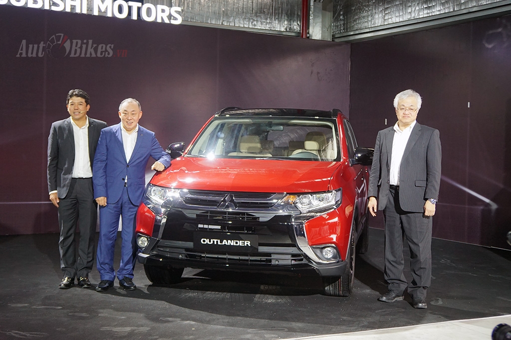 mitsubishi outlander 2018 lap rap gia tu 808 trieu dong
