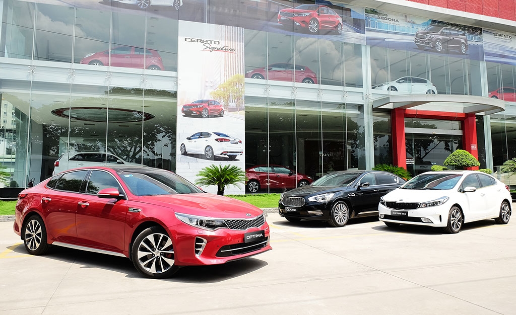 thang 6 kia tang uu dai qua tang giam gia optima