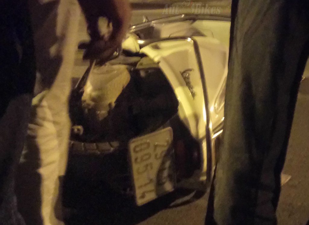 xe vespa va cham voi xe cho rac mot phu nu thiet mang