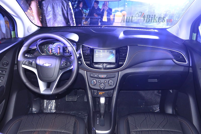 chevrolet trax 2017 len ke voi gia 769 trieu dong