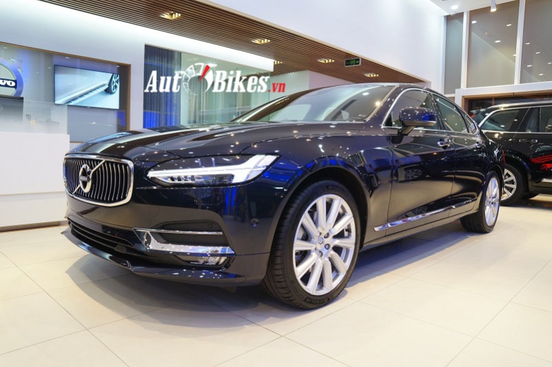 xuat hien doi thu moi cua mercedes e class volvo s90