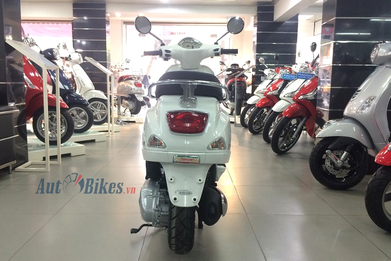 vespa lx 2017 ve dai ly gia 70 trieu dong