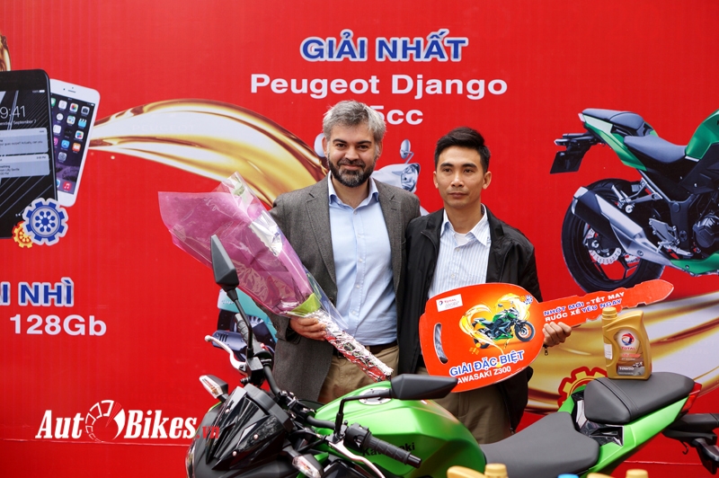 trung mo to kawasaki z300 khi mua dau total