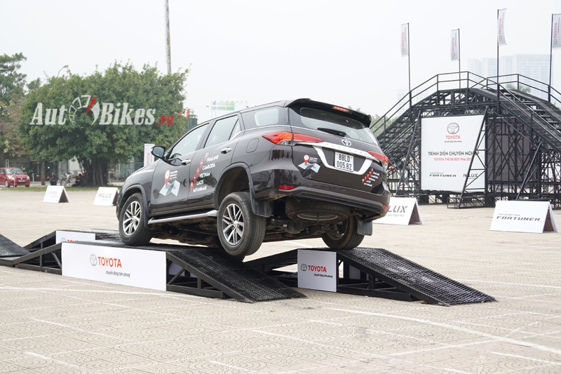 Trải nghiệm bộ 3 xe Toyota ‘hot’ nhất tại Hà Nội trai nghiem bo 3 xe toyota hot nhat tai ha noi