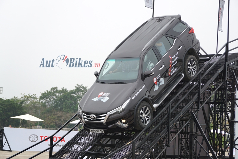 Trải nghiệm bộ 3 xe Toyota ‘hot’ nhất tại Hà Nội trai nghiem bo 3 xe toyota hot nhat tai ha noi