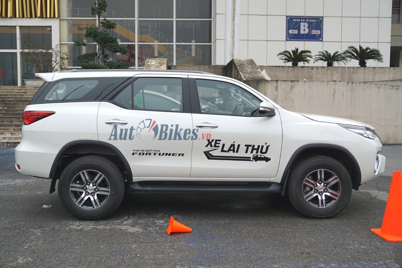 giat minh xe bac ty bi ep mua kieu bia kem lac