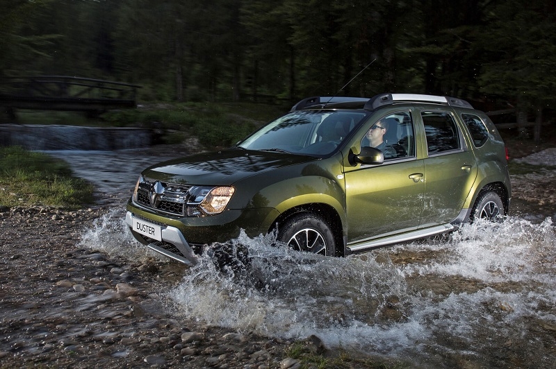 mua xe renault nhan chuyen du lich toi phap