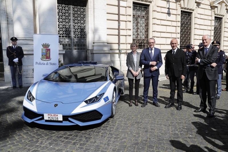 Lamborghini Huracan dùng làm xe cảnh sát tuần tra tại Italia