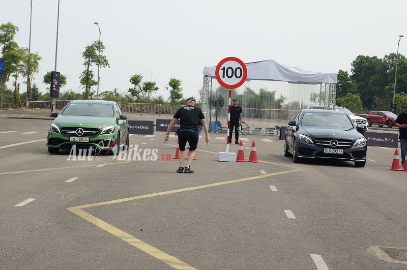 co gi tai hoc vien lai xe an toan mercedes benz 2017