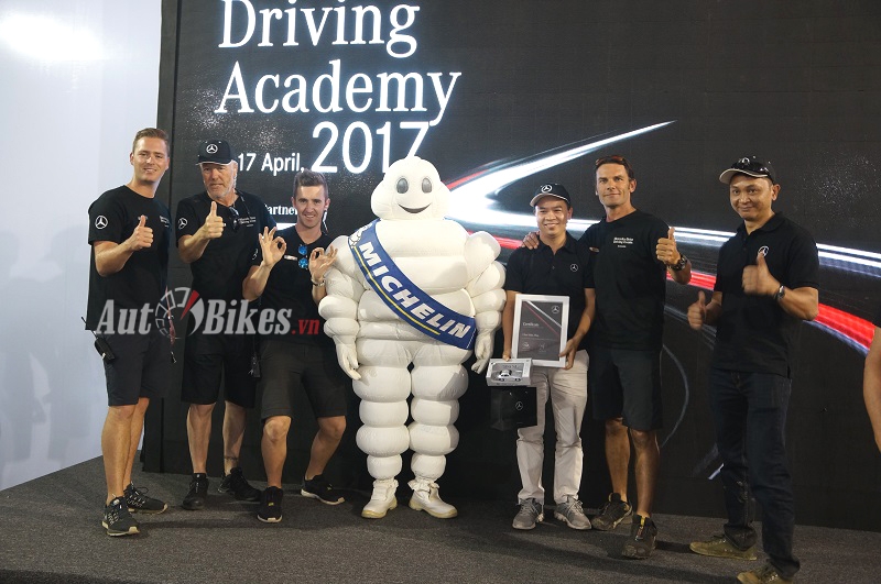 co gi tai hoc vien lai xe an toan mercedes benz 2017