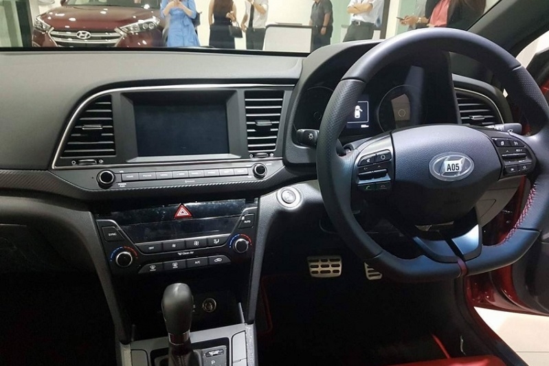 hyundai elantra sport 2017 bat ngo xuat hien tai malaysia