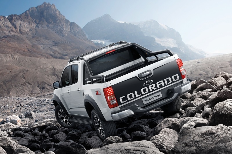 phu kien chevrolet colorado gia tu 235 trieu