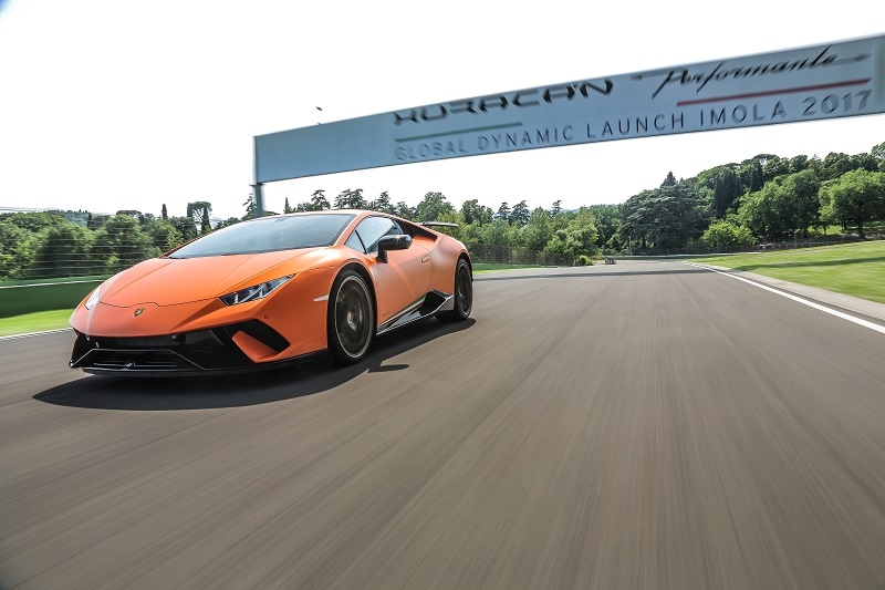 lamborghini huracan performante nhan giai thuong cua autocar