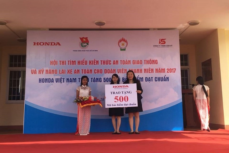 honda trao 500 mu bao hiem cho thanh nien dac lak
