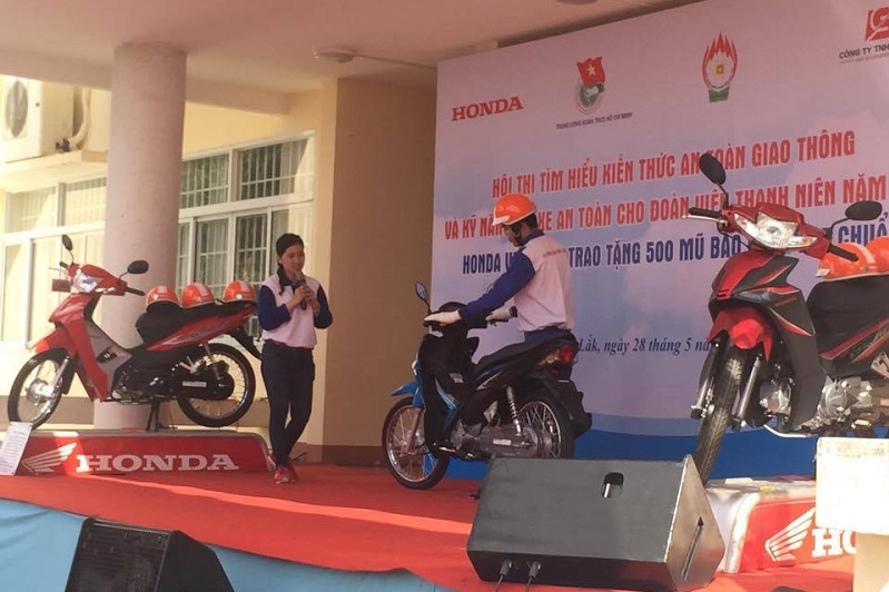 honda trao 500 mu bao hiem cho thanh nien dac lak