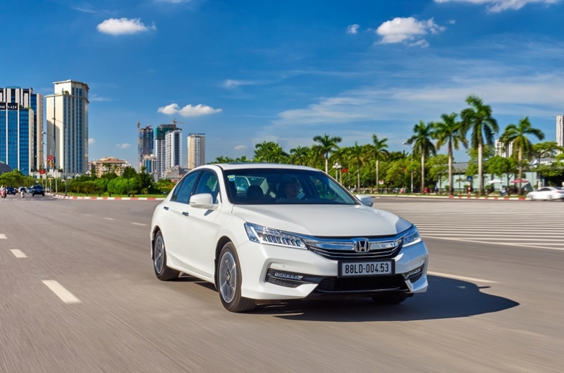 o to honda don dap giam gia khuyen mai khung