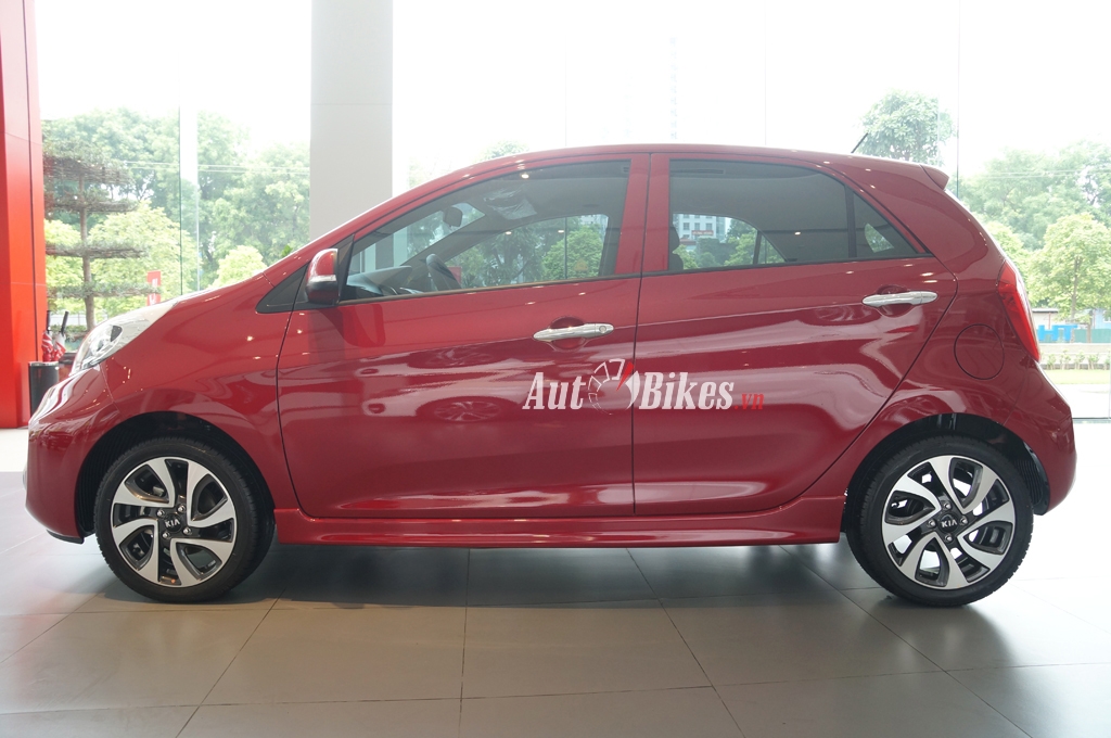 So sánh Hyundai Grand i10 CKD với Kia Morning so sanh hyundai grand i10 ckd voi kia morning