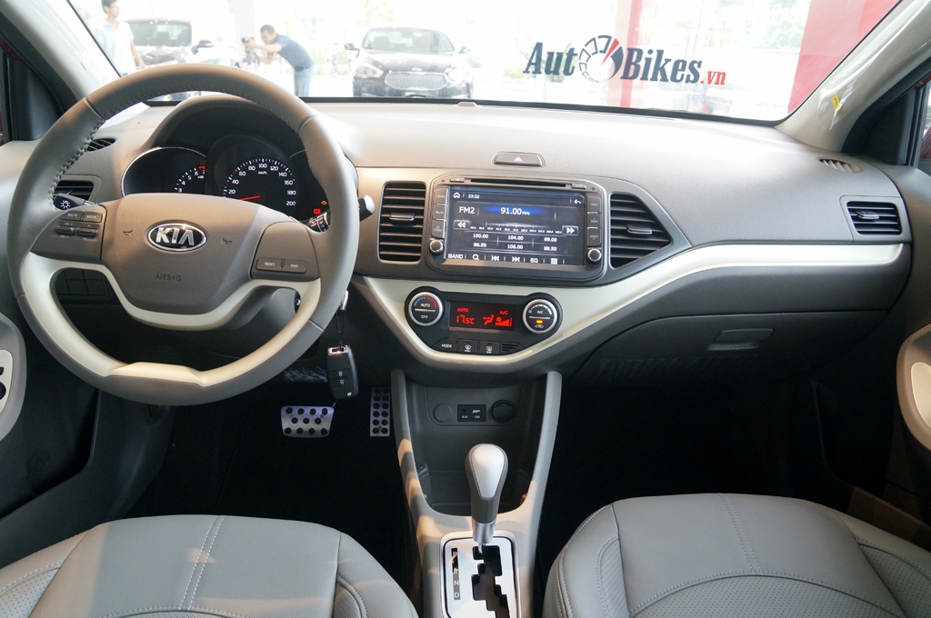 So sánh Hyundai Grand i10 CKD với Kia Morning so sanh hyundai grand i10 ckd voi kia morning